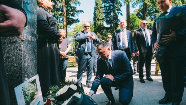 ვახტანგ გომელაურმა მეორე მსოფლიო ომში დაღუპულთა ხსოვნას პატივი მიაგო