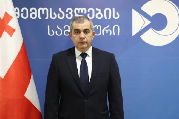 ფინანსთა სამინისტროს შემოსავლების სამსახურის ხელმძღვანელმა, მიხეილ მაღლაკელიძემ თანამდებობა დატოვა