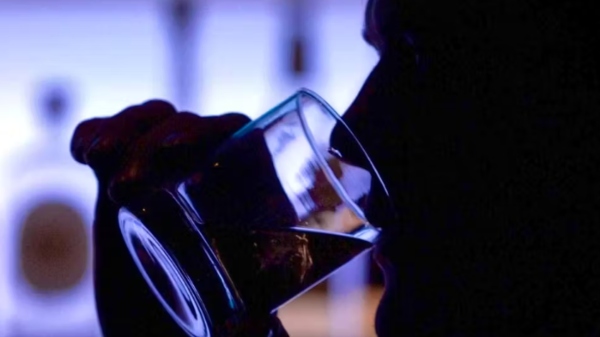 ფალსიფიცირებული ალკოჰოლი — როგორ ამოვიცნოთ საფრთხე და როგორ მოვიქცეთ მოწამვლის შემთხვევაში