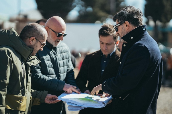 აფრიკის დასახლებაში UEFA-ს სტანდარტების შესაბამისი სპორტული მოედანი ეწყობა