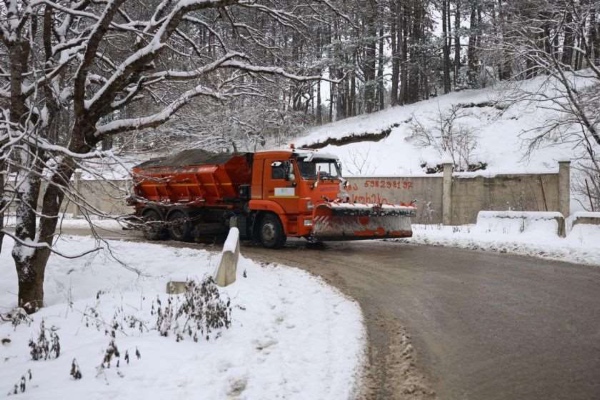 თბილისის შემოერთებულ ტერიტორიებზე სპეცტექნიკით გზები ინტენსიურად იწმინდება