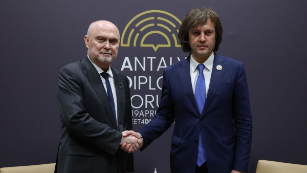 პრემიერ-მინისტრი ირაკლი კობახიძე ეუთოს გენერალურ მდივან ფერიდუნ სინირლიოღლუს შეხვდა