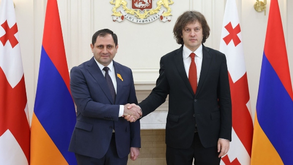 საქართველოს პრემიერ-მინისტრი სომხეთის რესპუბლიკის თავდაცვის მინისტრს შეხვდა