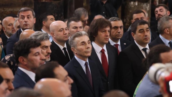 სულხან თამაზაშვილი სვეტიცხოვლის ტაძარში, შიო III-ის ინტრონიზაციას დაესწრო