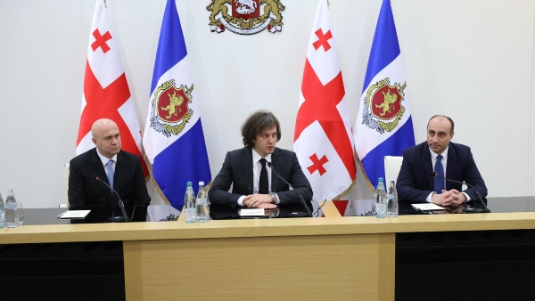 პრემიერ-მინისტრმა შინაგან საქმეთა მინისტრი სულხან თამაზაშვილი უწყების თანამშრომლებს წარუდგინა