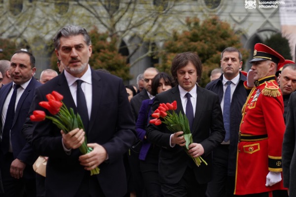 ირაკლი კობახიძემ 9 აპრილის მემორიალი ყვავილებით შეამკო