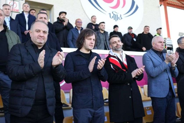 პრემიერი მთავრობის წევრებთან ერთად, საქართველოსა და რუმინეთის მორაგბეთა ეროვნული ნაკრებების თამაშს დაესწრო